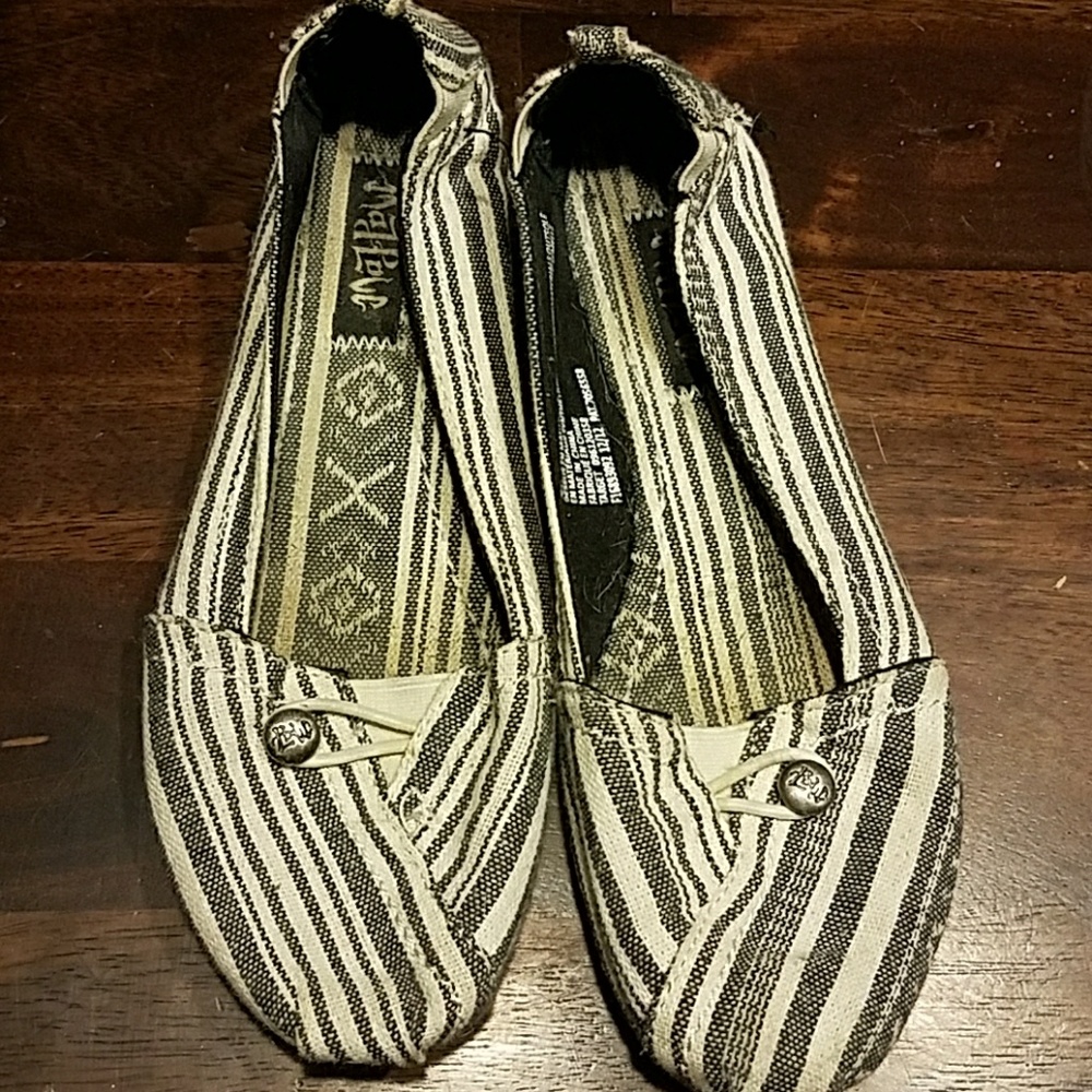 Slip on navy/cream flats from Target. Size 6
